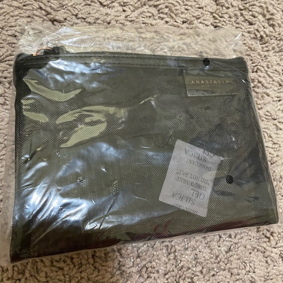 anastasia beverly hills Black Makeup Pouch With Brow Wiz Soft Brown .001 Oz